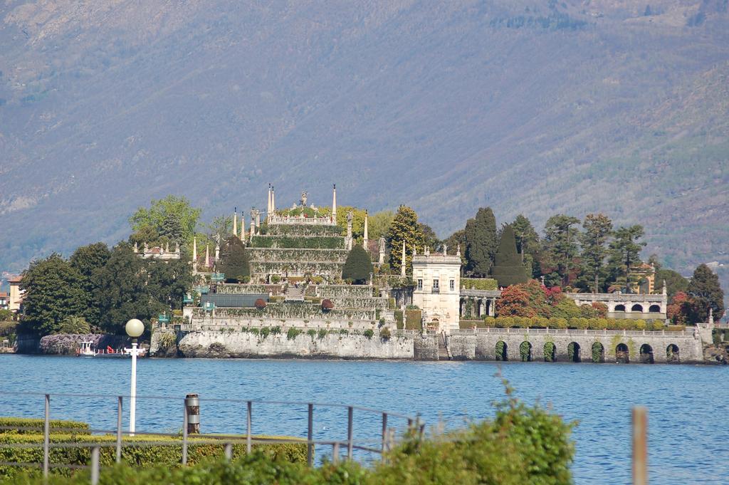 Bed & Breakfast Gli Oleandri Bed & Breakfast Stresa Exterior photo