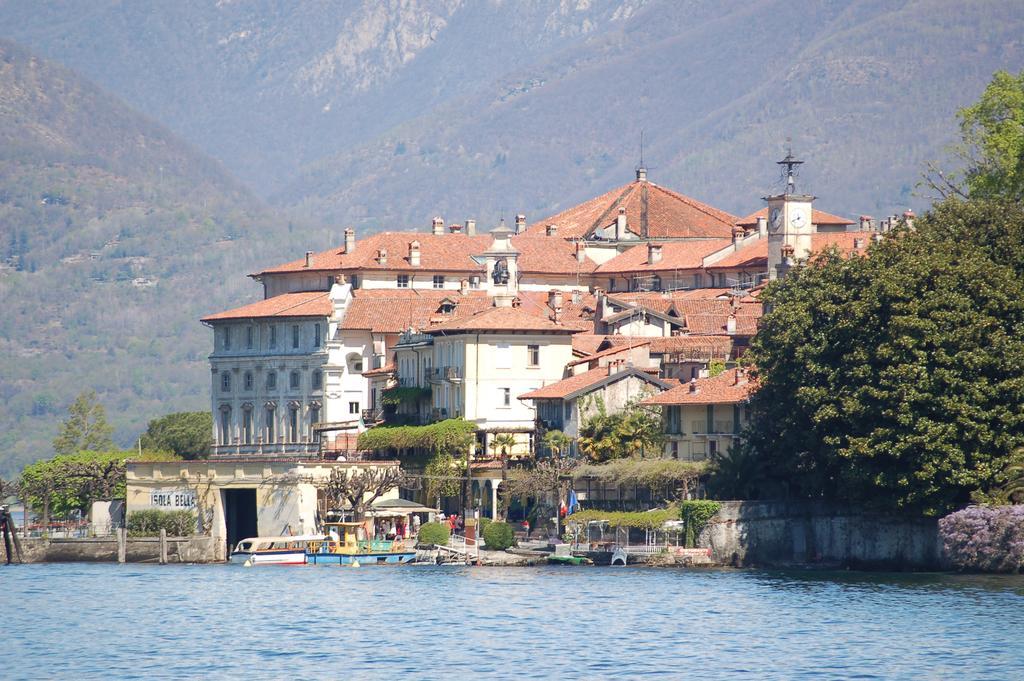 Bed & Breakfast Gli Oleandri Bed & Breakfast Stresa Exterior photo